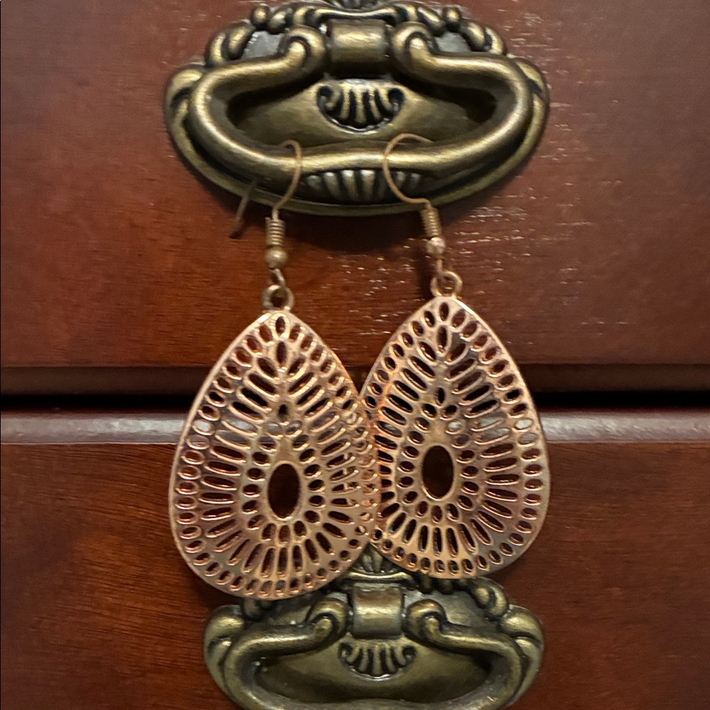 Elegant Gold Teardrop Earrings